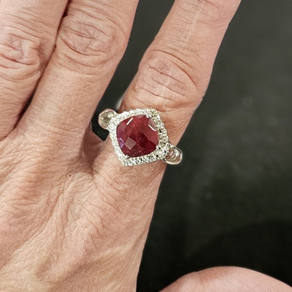 100 - Womens Solid Sterling Silver 4.8 CTW Ruby & 0.03 CTW Topaz size 7 Ring